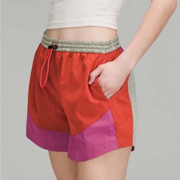 Lululemon Evergreen High-Rise Short 4.5"
Pink Punch / Pink Lychee / Raw … - Picture 2 of 9